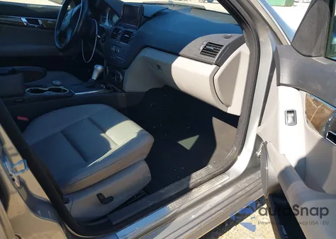 2008 Mercedes-Benz C 350 Sport z USA, uszkodzony, nr VIN WDDGF56X88F191700